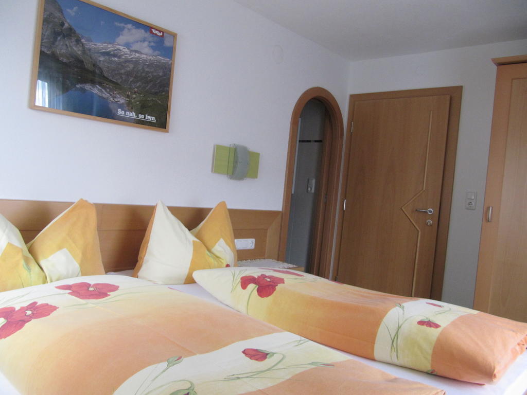Gästehaus Luxner Strass im Zillertal Zimmer foto