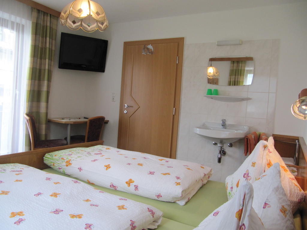 Gästehaus Luxner Strass im Zillertal Zimmer foto